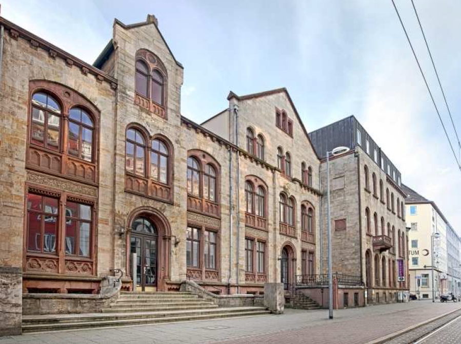 Büroflächen im denkmalgeschützten Altbau am Thielenplatz